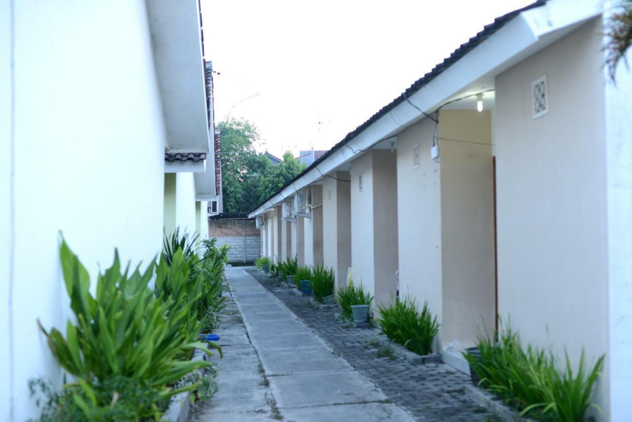 Reddoorz Syariah Plus Near Banyuwangi Airport מראה חיצוני תמונה